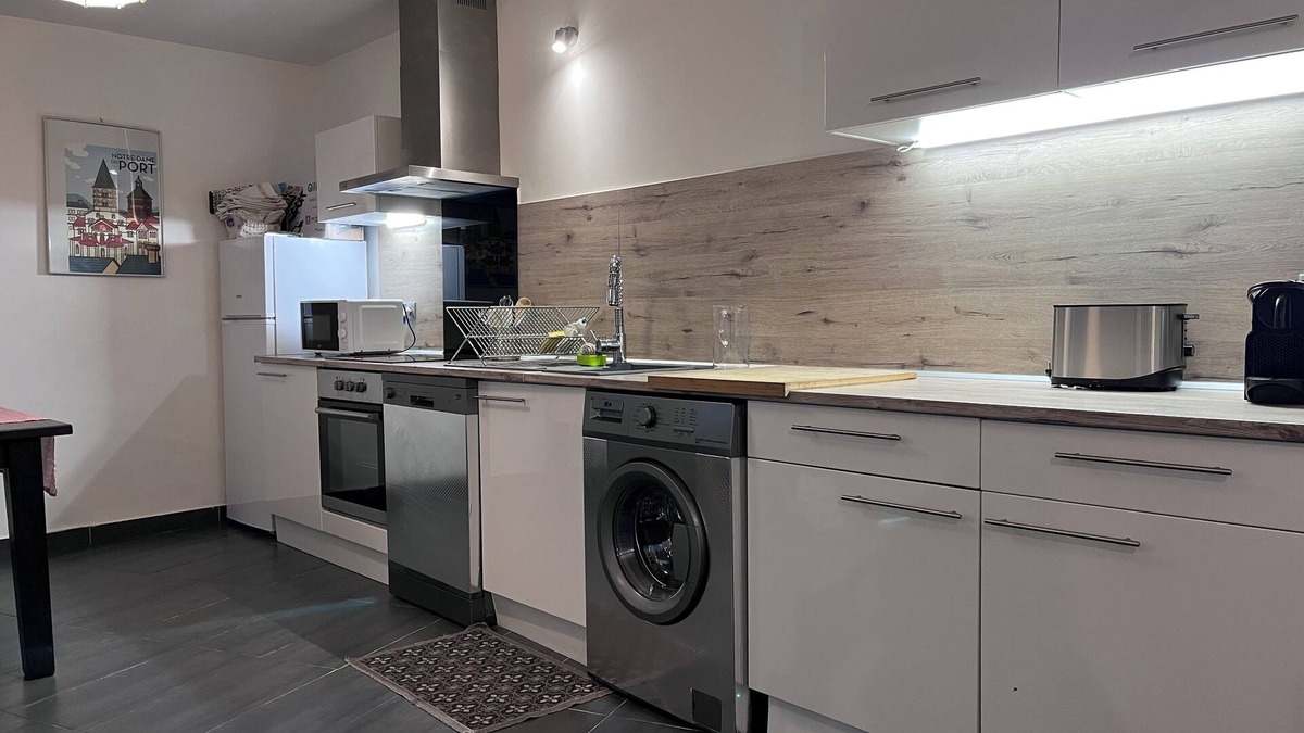 Romagnat House | Warm, renovated house with whirlpool bath