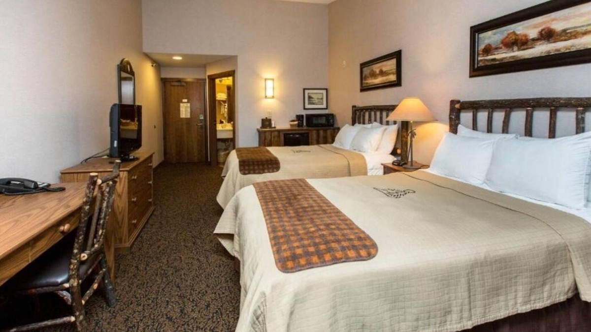 Onalaska Hotel | Warm & Welcoming Stay w/Lake Views! Perfect for All Seasons | 2 Units