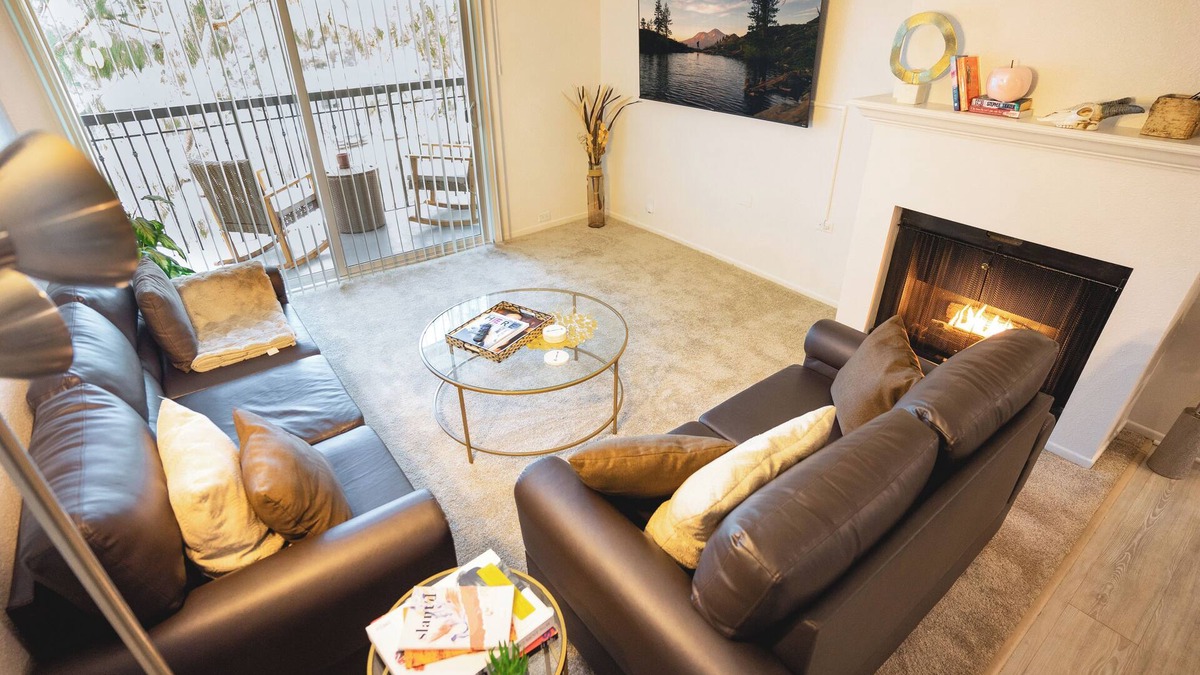 Burbank Apartment | Warner Brothers/Universal Studios 2bdrm2bth Getaway