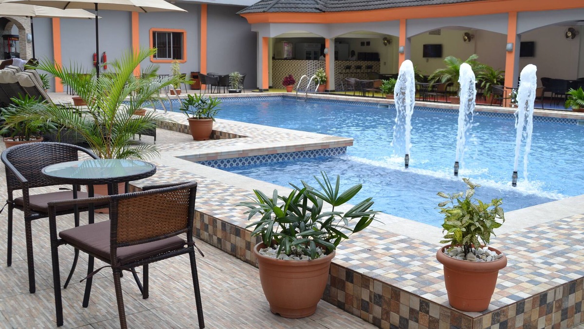 Ovwian Hotel | Warri Wetland Hotel