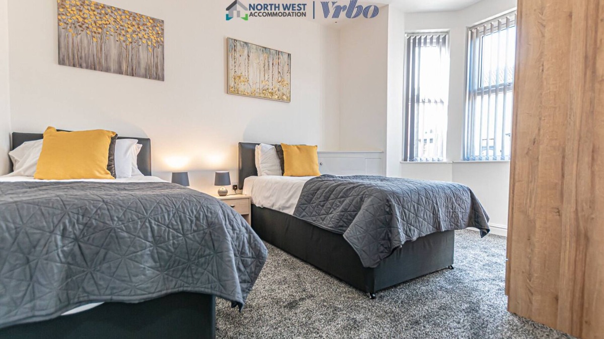 Warrington House | Warrington 3BR House – Ideal for Contractors Stay with Free WiFi & Parking