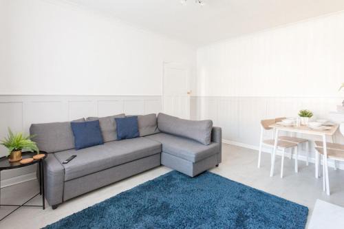 Warrington House | Warrington House, free parking & WiFi!