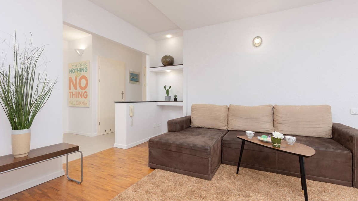 Rakowiec Apartment | Warsaw Ochota Korotyńskiego by Renters