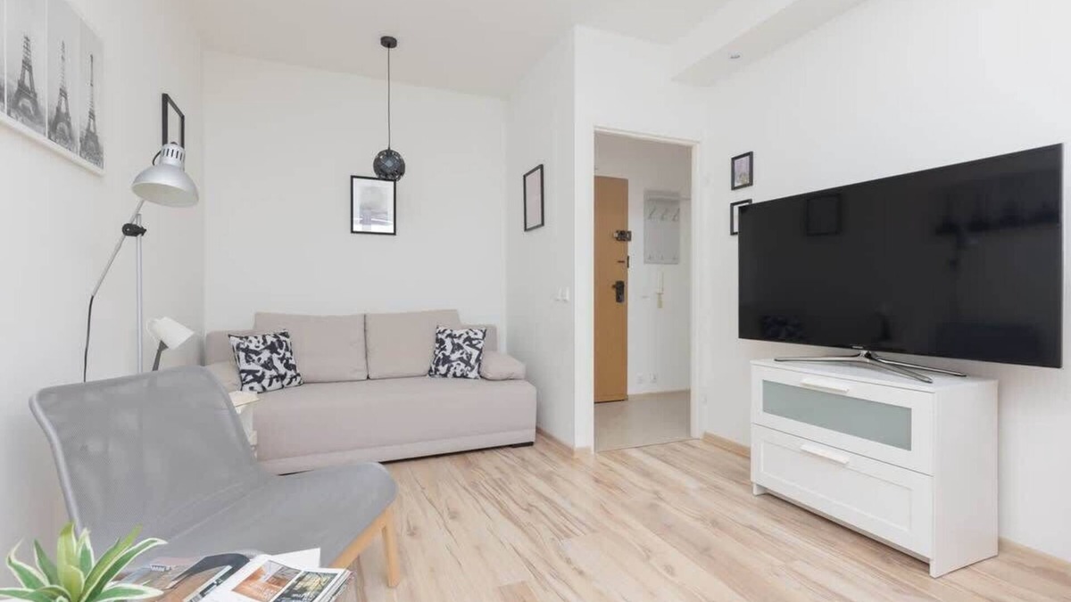 Ursynow Apartment | Warsaw Studio Kabaty - Home Office - Metro 300m