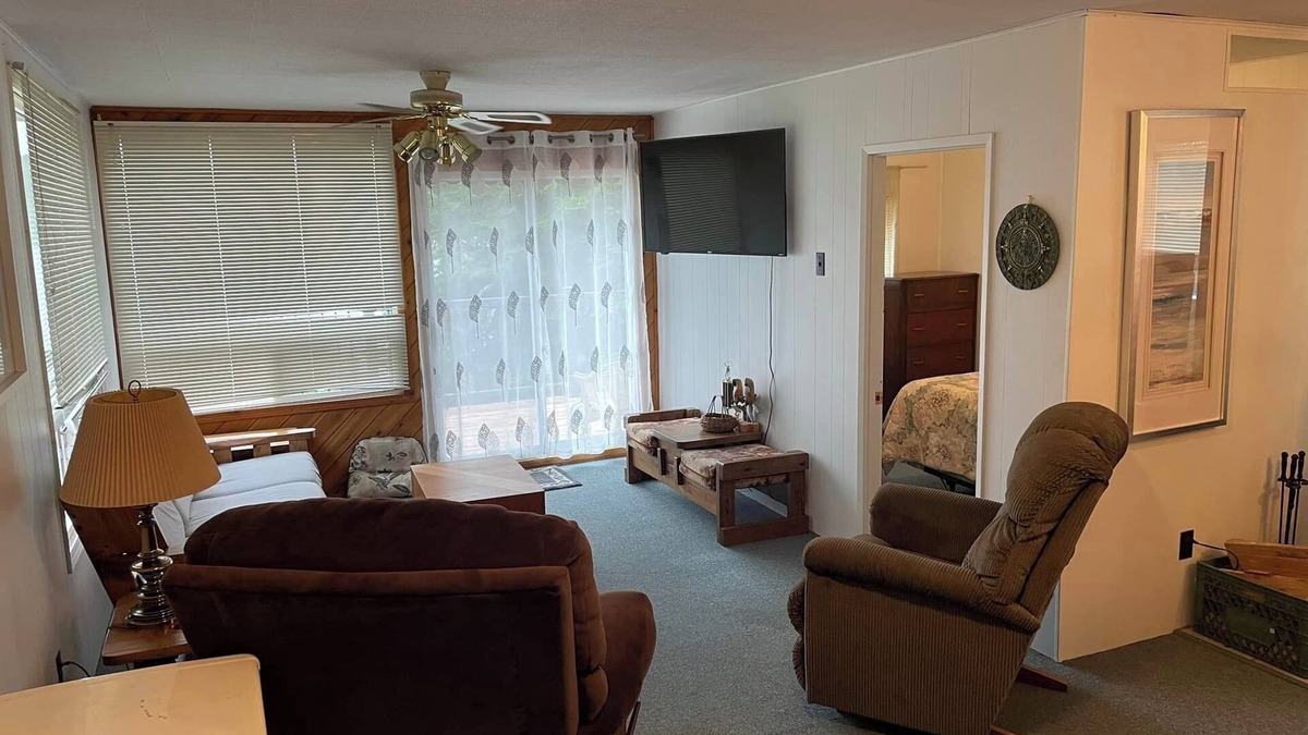 Unorganized Thunder Bay District Cottage | Wartman Lake