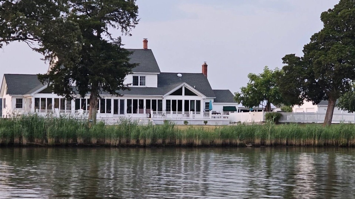Secretary House | Warwick Farms Waterfront Retreat! Solitude and relaxation on the Warwick River