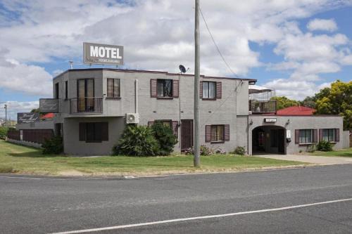 Warwick Hotel | Warwick Vines Motel