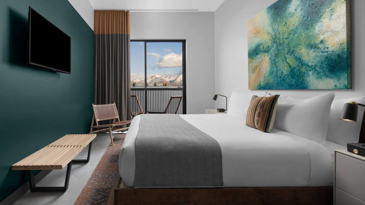 People's Freeway Hotel | Wasatch Room at evo Hotel, Free Parking, Dogs are Welcome!