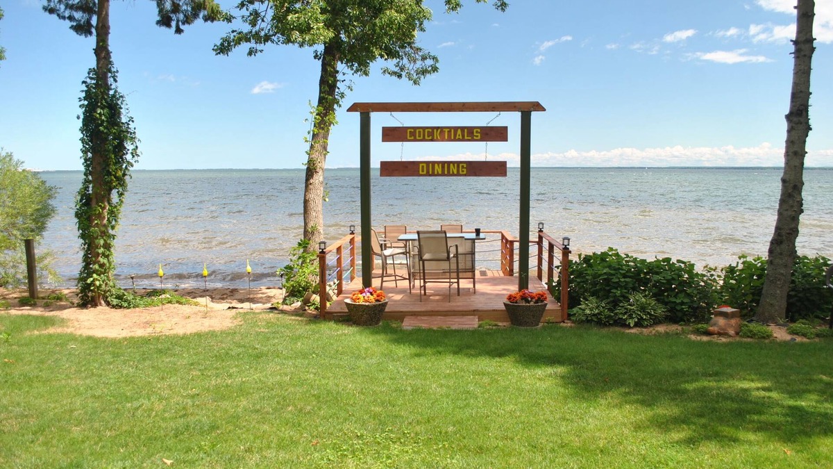 Washburn House | Washburn Beach House. Private Beach, 11.6 Miles from Bayfield!