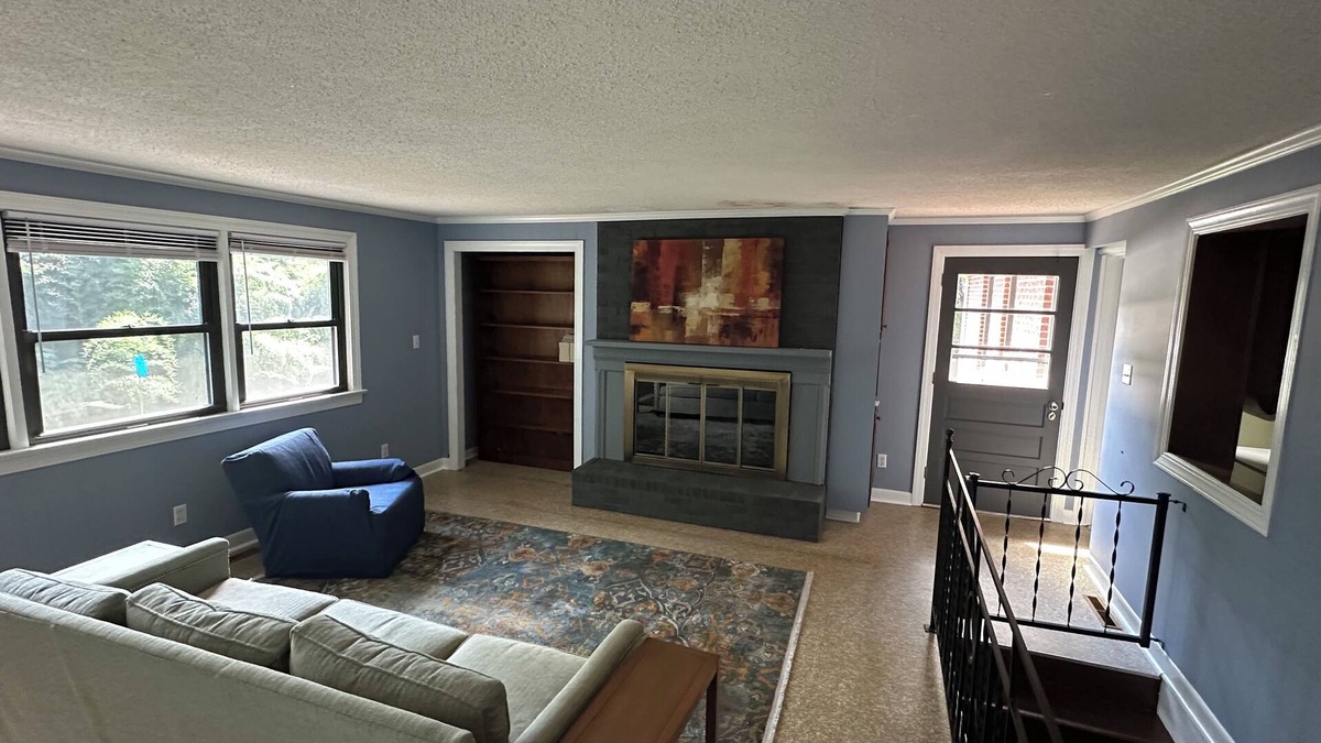 Oakwood Historic District House | Washer/Dryer, Smart TV, Desk, Internet, Yard, Driveway parking, Sidewalks & more