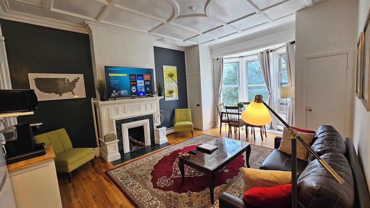 Albany Apartment | Washington Parkside Queen 1 Bedroom In 1800s Brownstone!