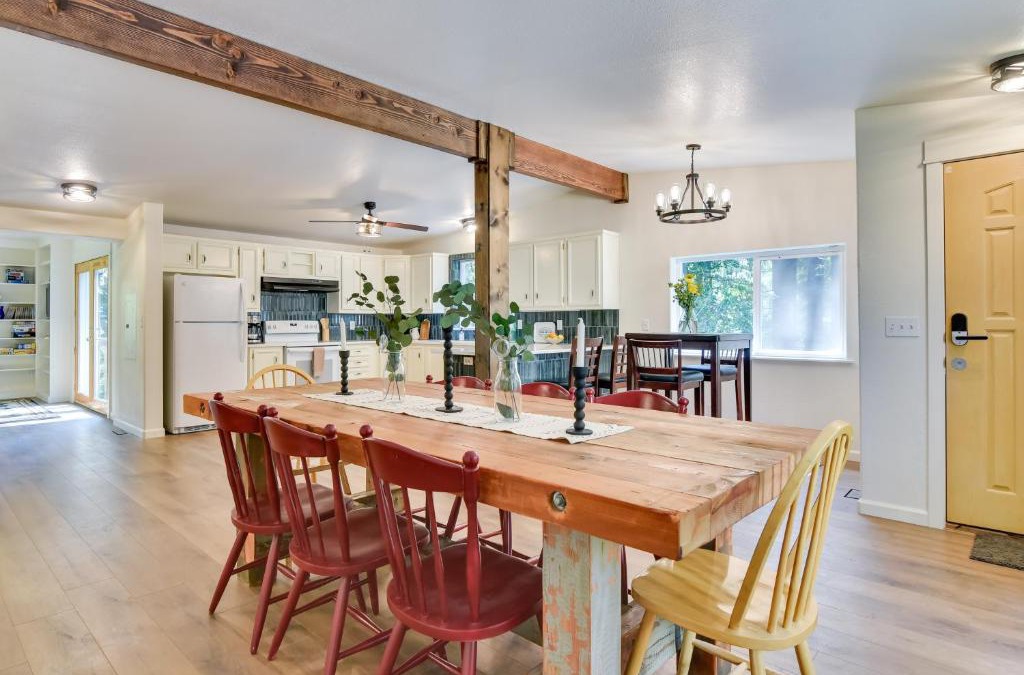 Washougal House | Washington Retreat Fire Pit, Hot Tub and Ping Pong!