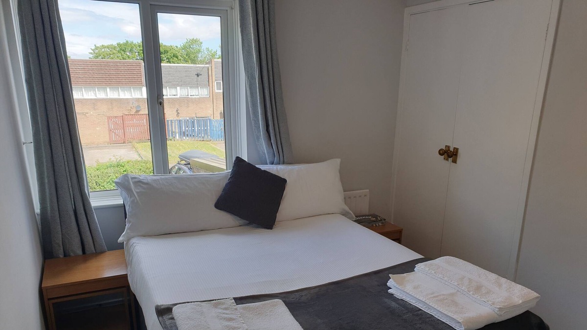Washington House | Washington's Diamond 3 Bedroom House Sleeps 6Guest