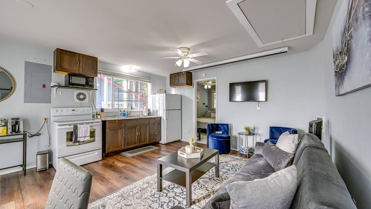 Des Moines Apartment | Washington Vacation Rental Near Seattle & Tacoma