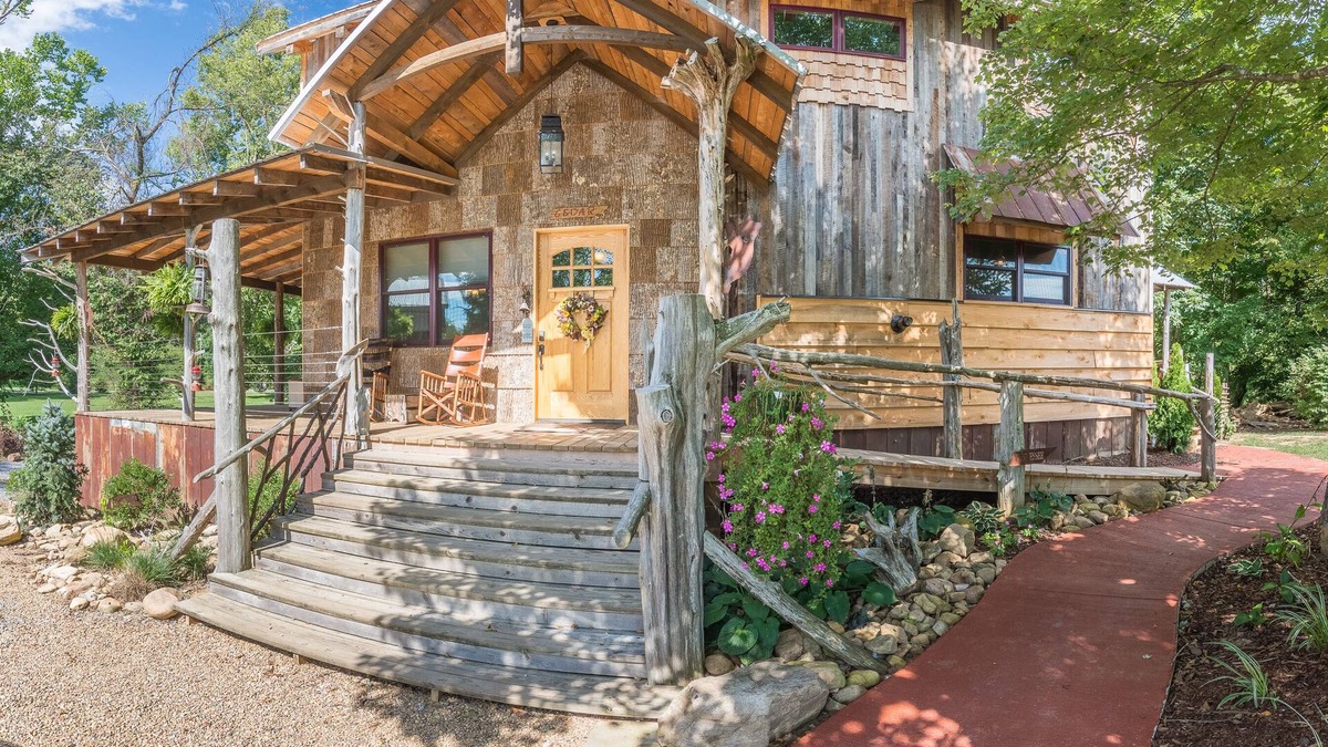 Johnson City Cabin | Watauga River Cabins- Cedar Cabin