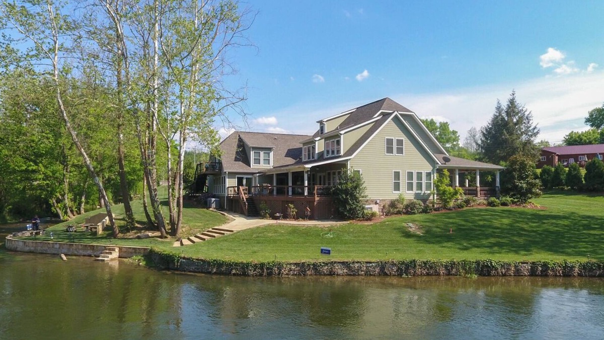 Johnson City House | Watauga Riverbend Retreat