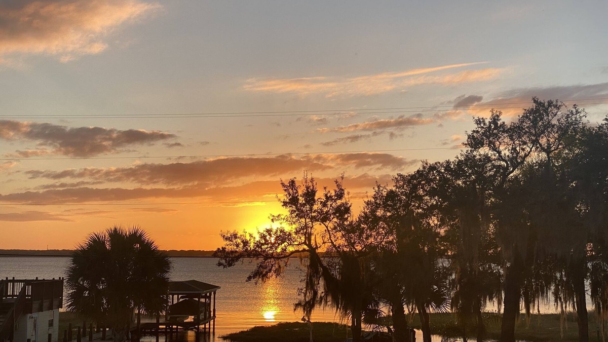 Minneola House | Watch Florida sunsets from the covered lakefront dock