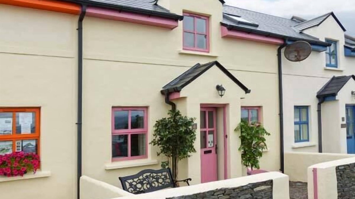 Knightstown Cottage | WATCH HOUSE COTTAGE, pet friendly in Knightstown, County Kerry