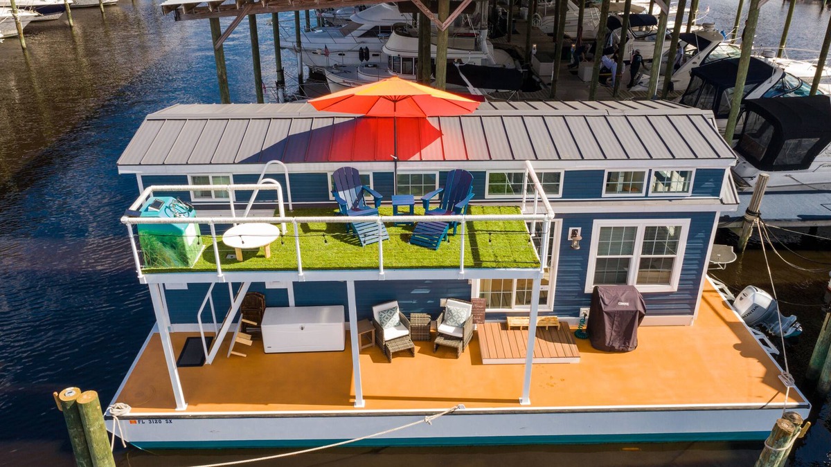 Fleming Island Boat Rental | Watch the magnificent sunsets from Island Life!