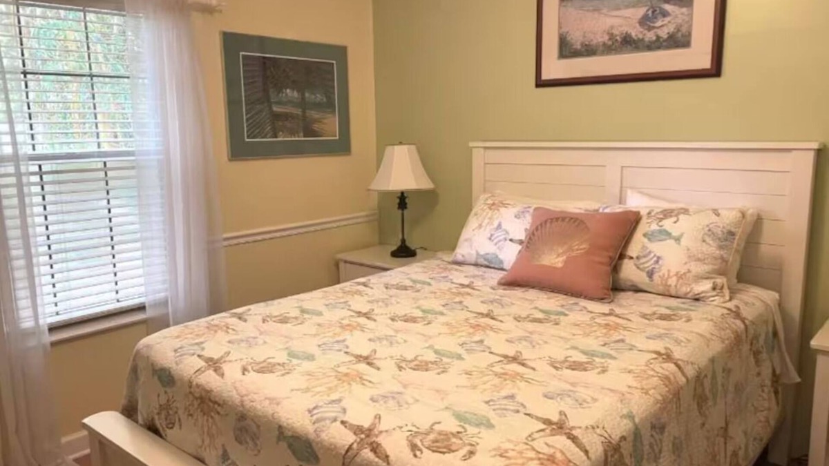 Bayview Apartment | Watch the sailboats and boats come and go from Casa Marina
