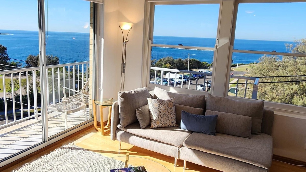 Sydney Apartment | Watch The Sunrise Over Coogee | 2 Bedrooms + Garage
