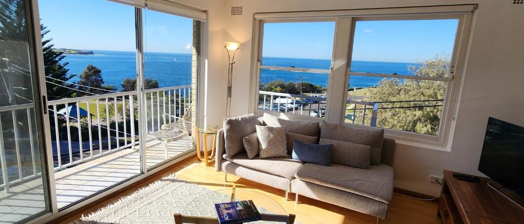 Coogee Apartment | Watch The Sunrise Over Coogee 2 Bedrooms+Garage