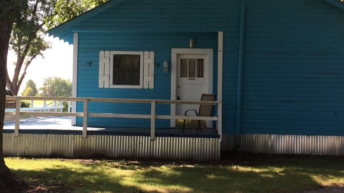 Lake Village House | Watch the sunrise with your family on Lake Chicot!
