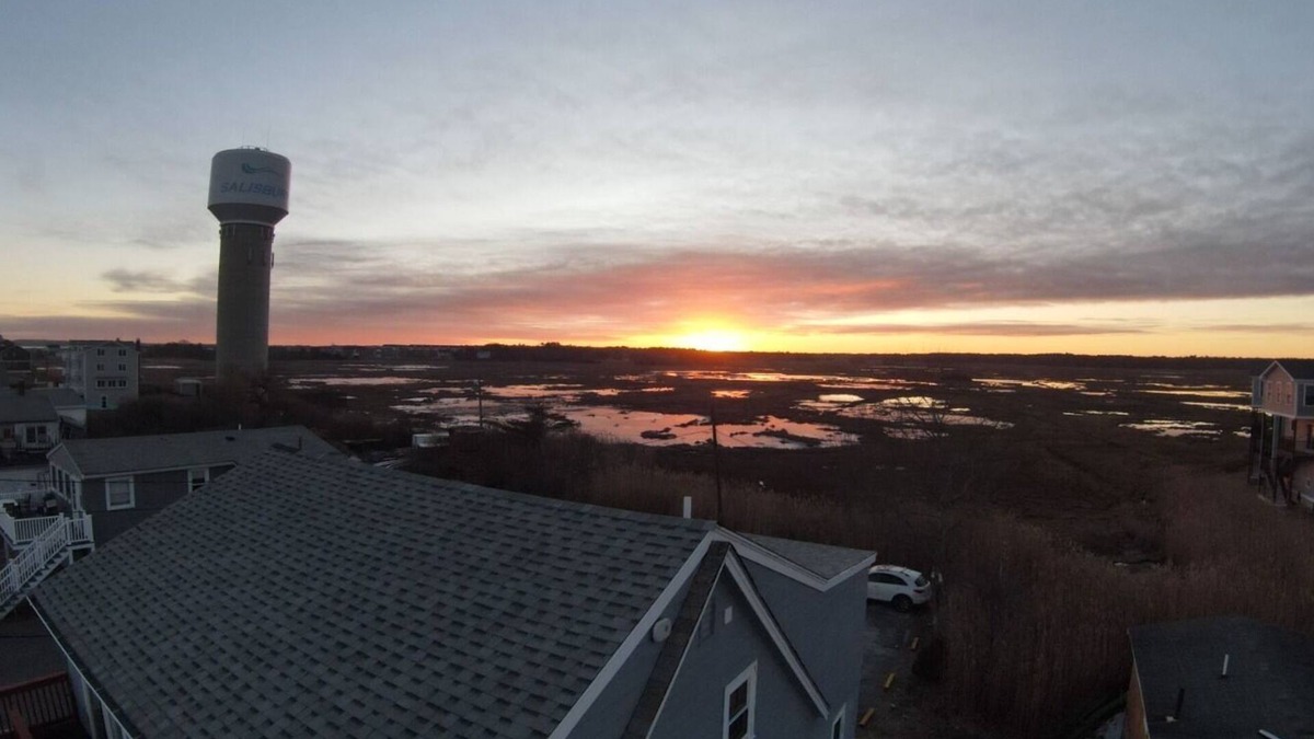Salisbury Beach Apartment | Watch the Sunrise with coffee