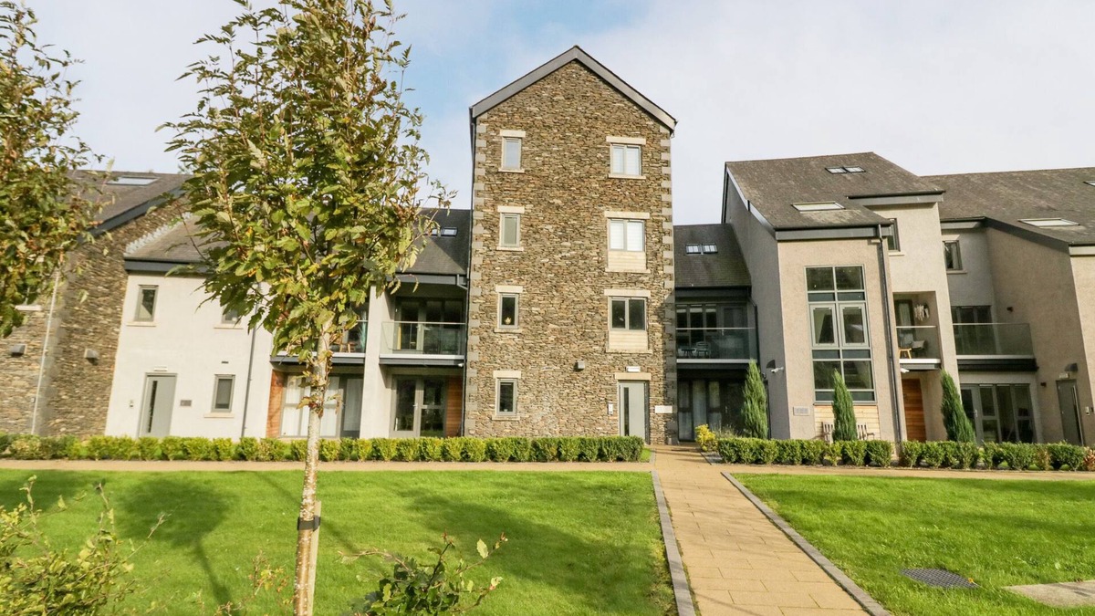 Backbarrow Cottage | WATCH TREE APARTMENT, romantic, country holiday cottage in Backbarrow