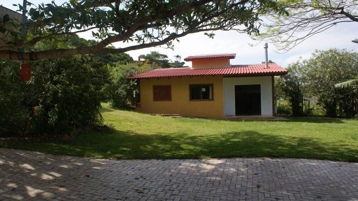 Pinheira House | Watch whales, wonderful corner, close to nature 100 steps from the beach