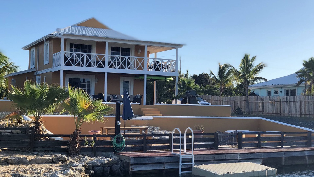 Discovery Bay Villa | Waterfront Villa, Private Pool & Kayaks