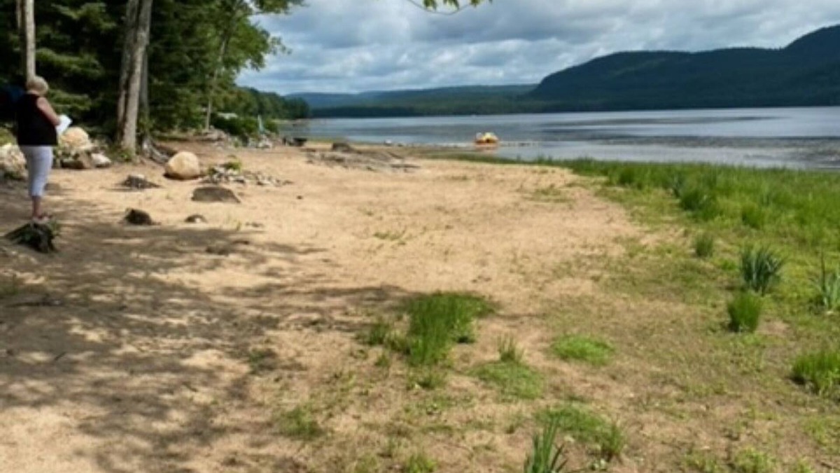 Deep River House | Water and Beach Front Property 4 season on Ottawa River with Private Boat Launch