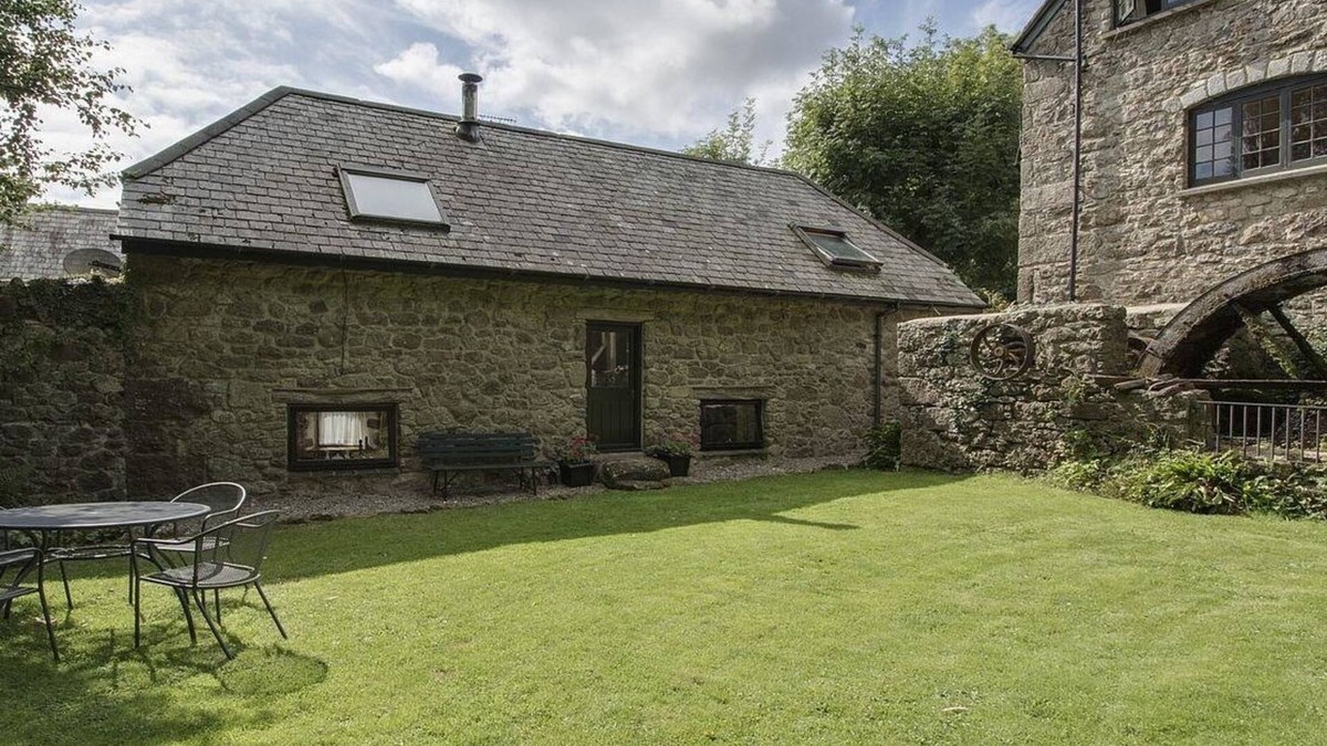 Newton Abbot Cottage | WATER BARN, pet friendly, luxury holiday cottage in Manaton
