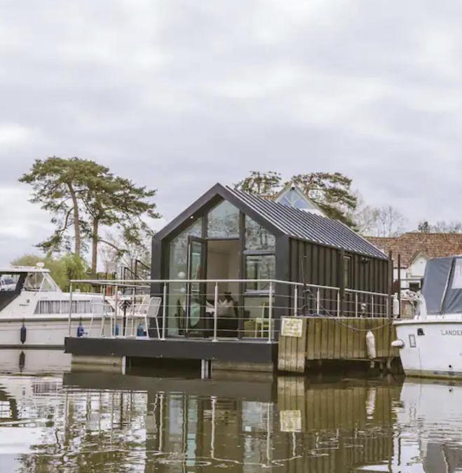 Saltford Boat Rental | Water Cabin With Water Sports Equipment and Bikes, Bath