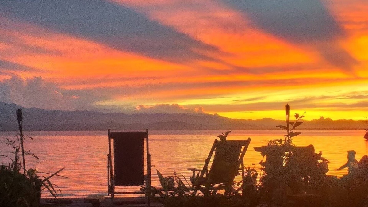 Bocas del Toro Bed & Breakfast | Water caraïbienne house Wabi Sabi influence