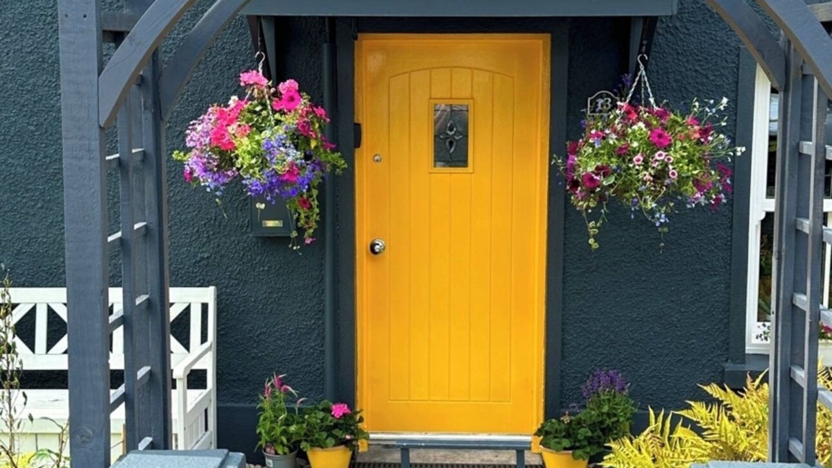 Rostrevor Cottage | Water Cottage Rostrevor Village NITB Approved