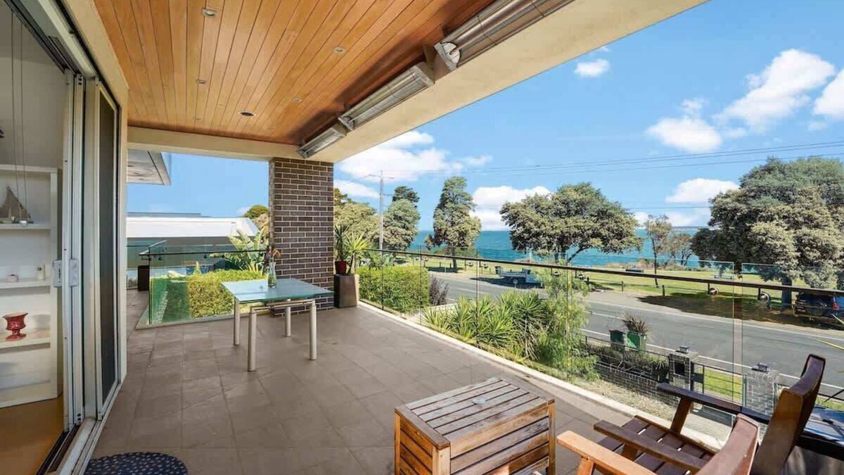 North Shore House | Water Front at Geelong Holiday K Villa