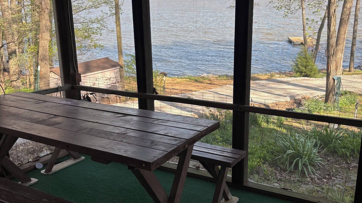 Gilbertsville House | Water Front Cabin with PRIVATE dock- high water year round, Close to marina