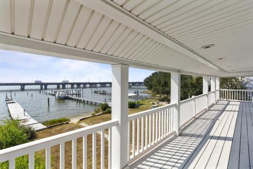 Willoughby Spit House | Water Front Delight On The Bay Home