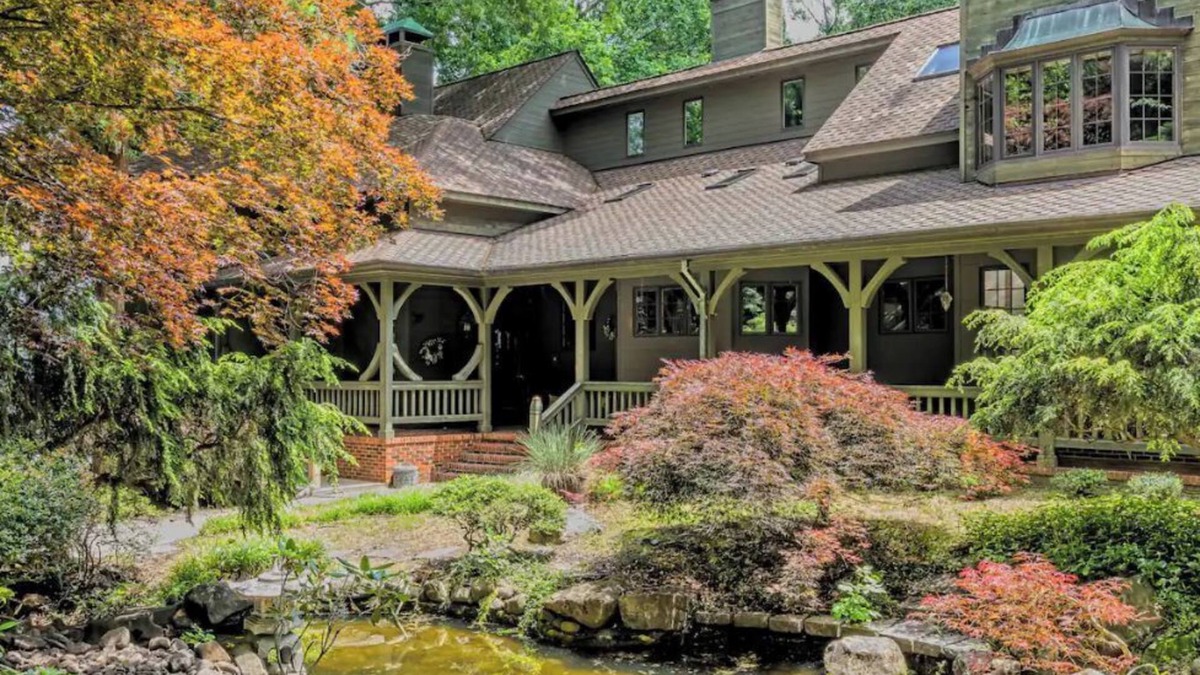 Midlothian House | Water Front Iconic Gem Estate w Pool Pavilion Retreat indoor & outdoor amenities