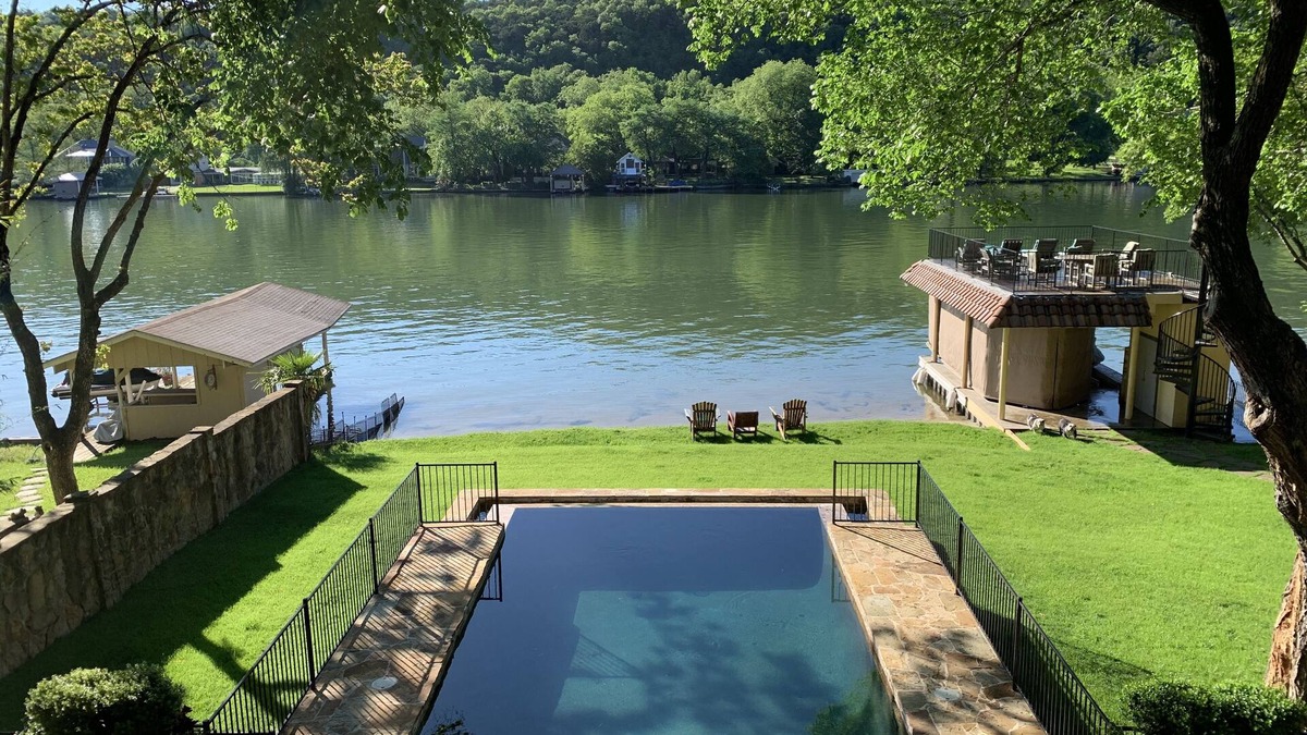 Oak Shores On Lake Austin House | WATER FRONT LAKE AUSTIN ESTATE