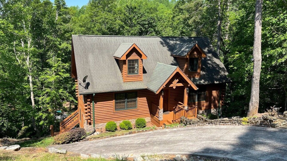 Sunset Cabin | Water-Front Luxury Cabin on Keowee - Canoes, paddleboards and Kayaks!