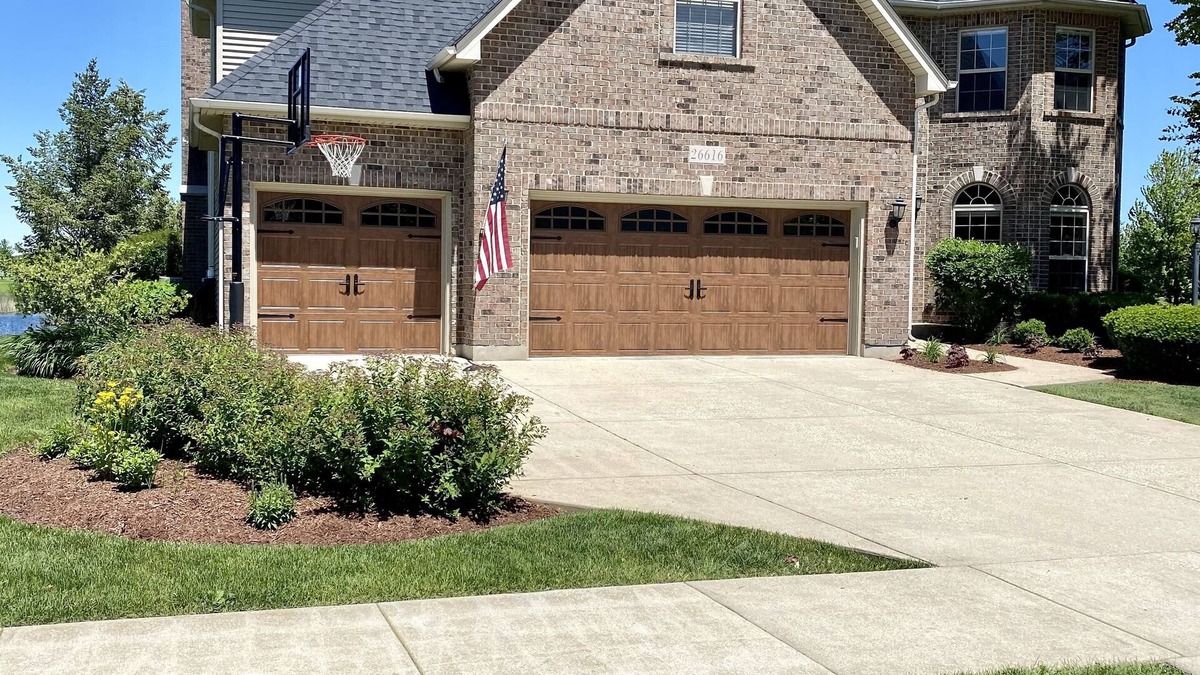 Plainfield House | WATER FRONT LUXURY HOME WILL FEEL LIKE A RESORT FOR 10