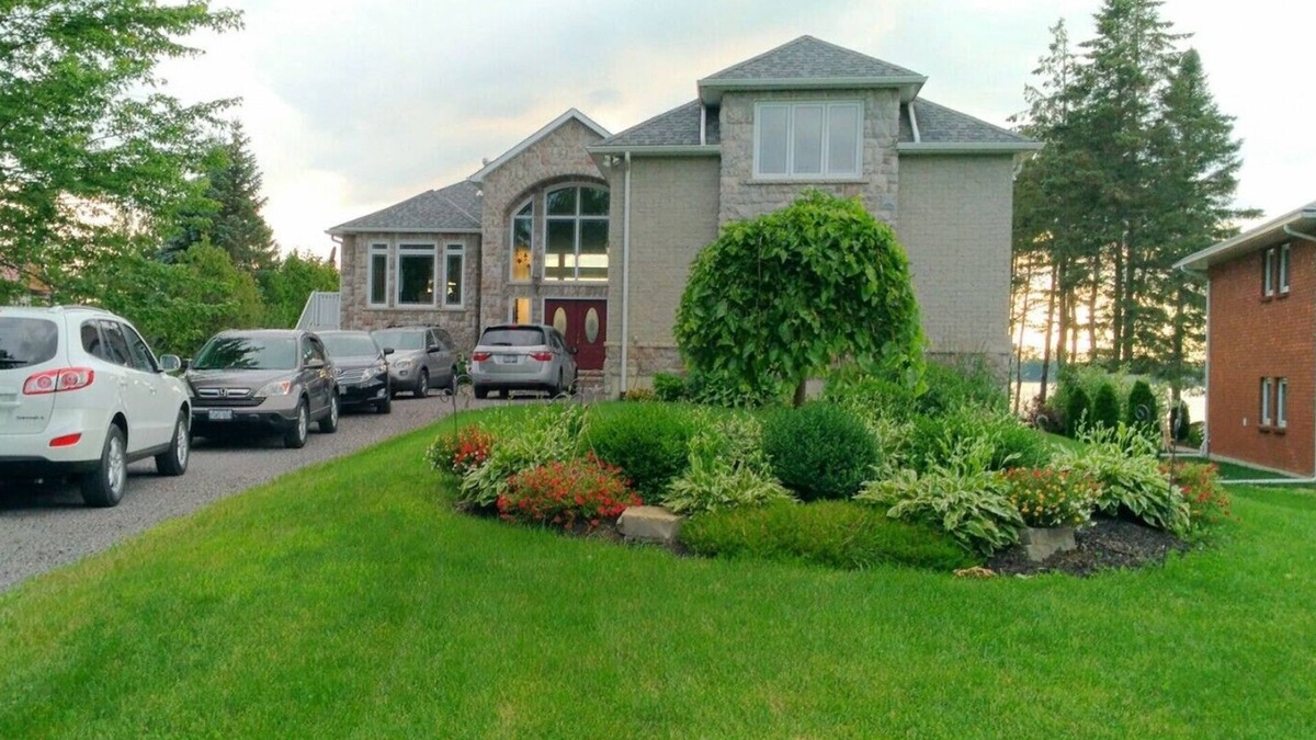 Janetville House | water front luxury lake house