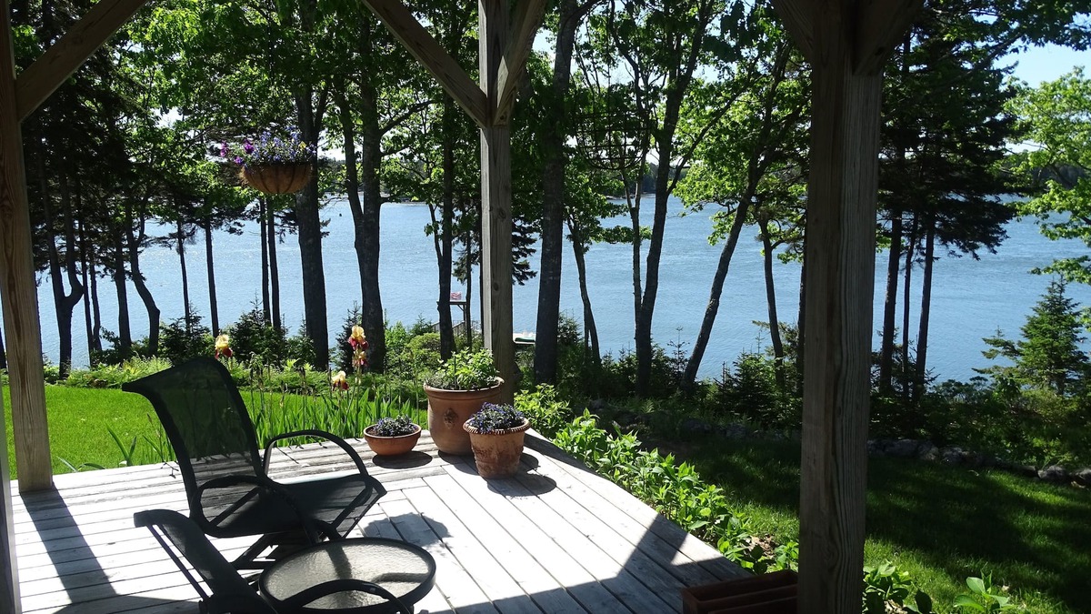 Waldoboro House | Water Front post and beam guest house "Thyme & Tide", on Muscongus Bay.