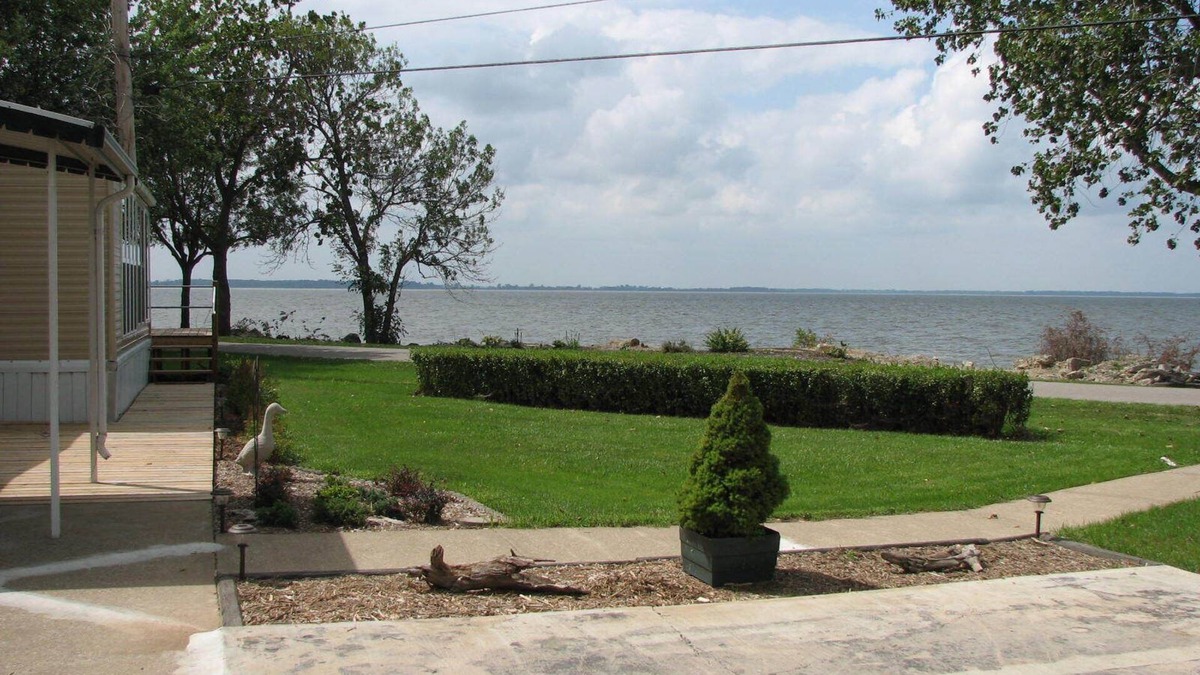 Vickery Cottage | Water Front, Quiet Location, Lake Erie Islands, Marina, Cedar Point