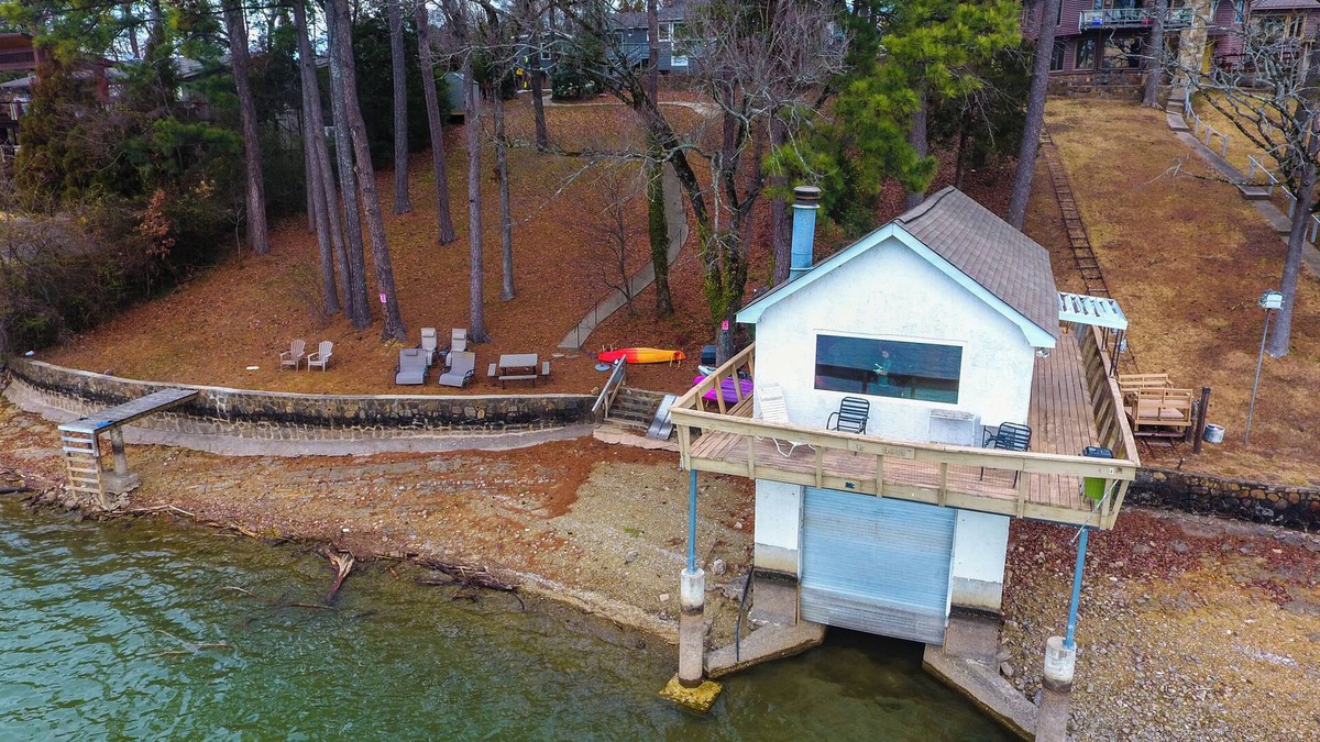 Hot Springs Boat Rental | WATER FRONT RETREAT on lake Hamilton