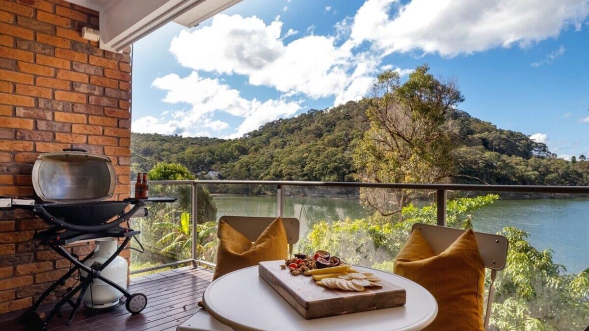 Horsfield Bay House | Water-Front Wonder Near Woy Woy