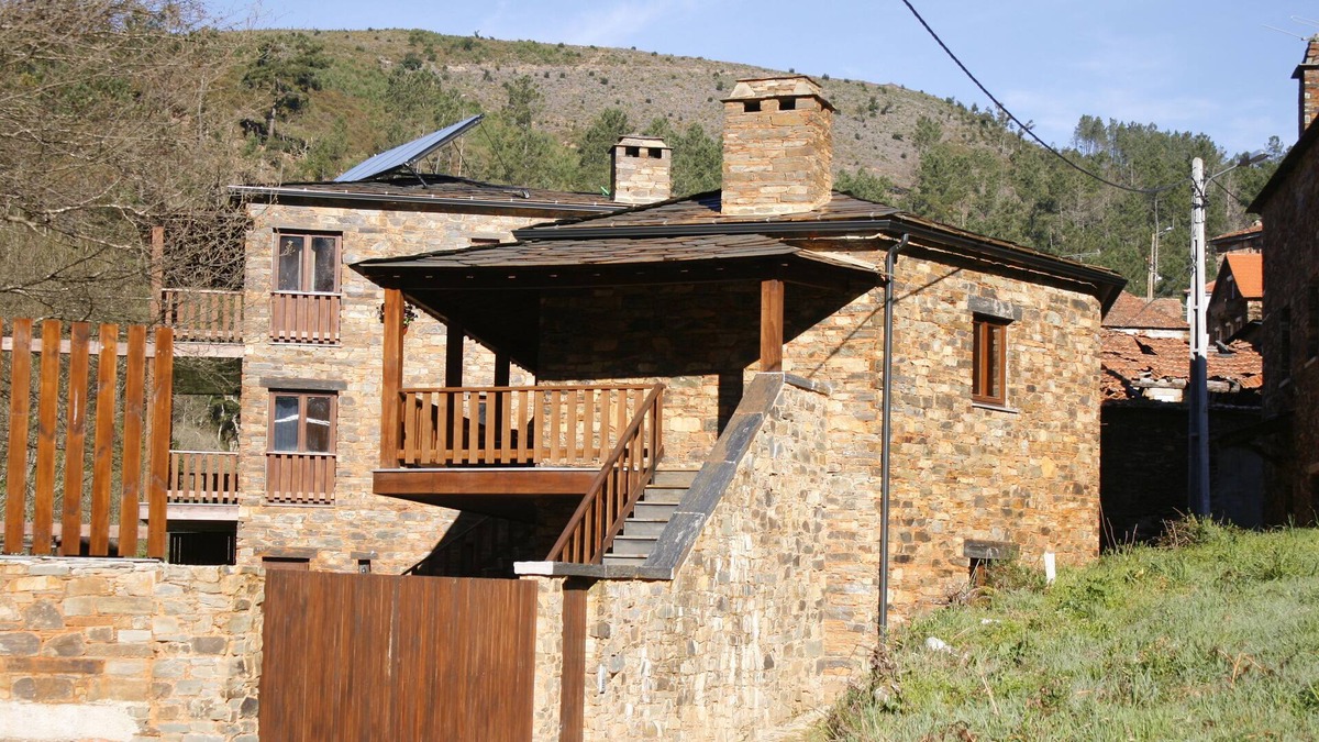 Fajao Apartment | WATER HOUSE / / HOUSES RIVER COTTAGE