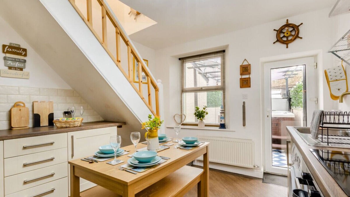 Slyne House | Water Lily Cottage - Two Bedroom House, Sleeps 4